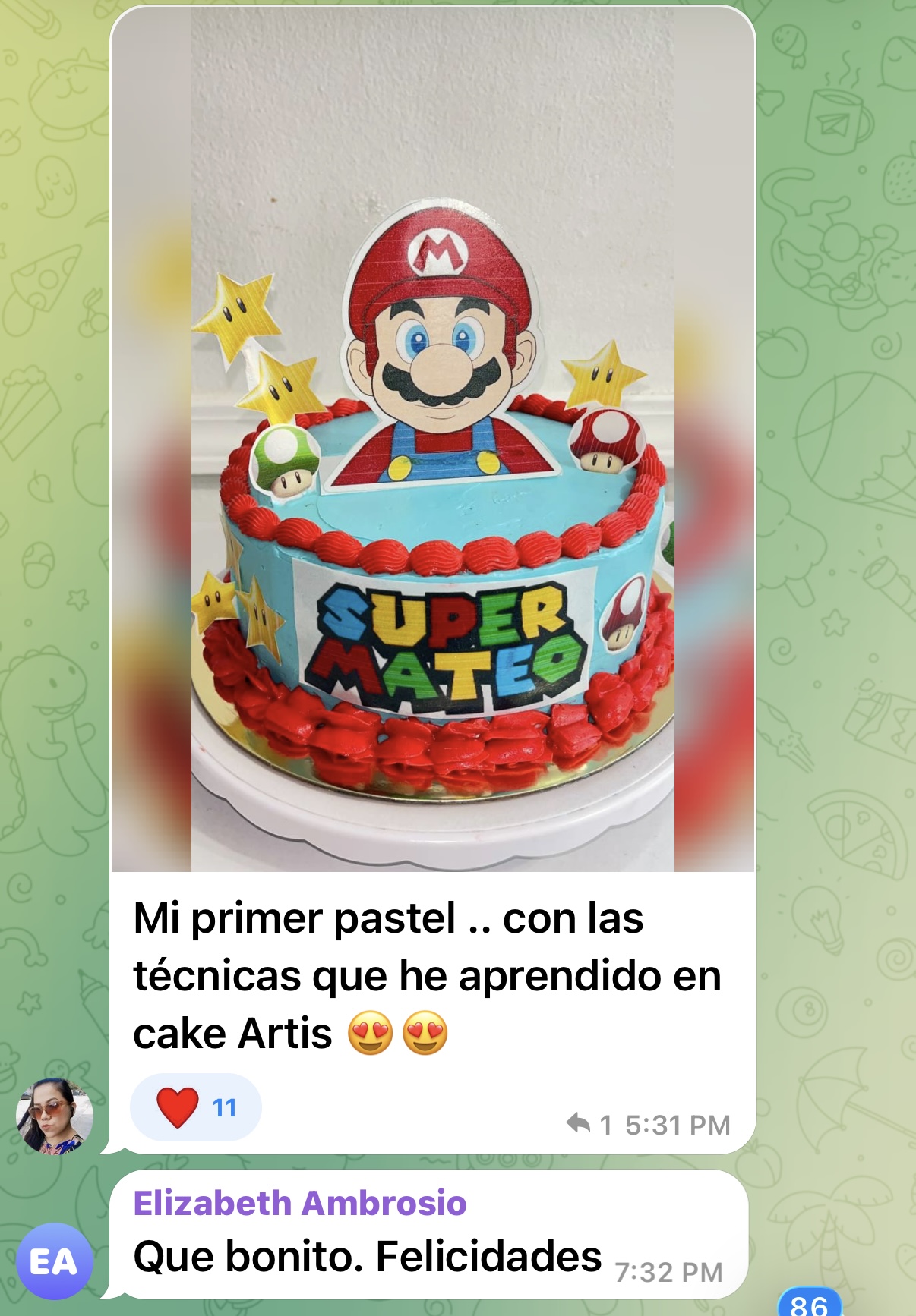Captura real de la comunidad felicitando un pastel temático de Mario Bros hecho por una alumna